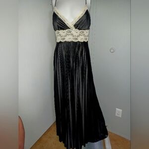 OXOXO Collection Elegant Black and Cream Lace Dress